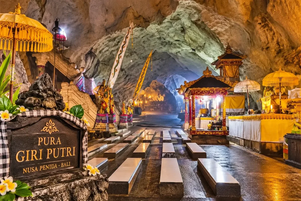 Pura Giri Putri: History, Location, Prayer Sequence and Goa Giri Putri Nusa Penida Guide